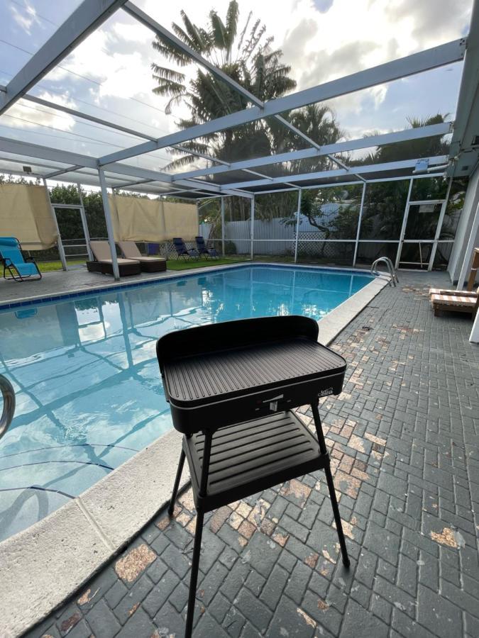 Pool Vacation Villa Hollywood Buitenkant foto